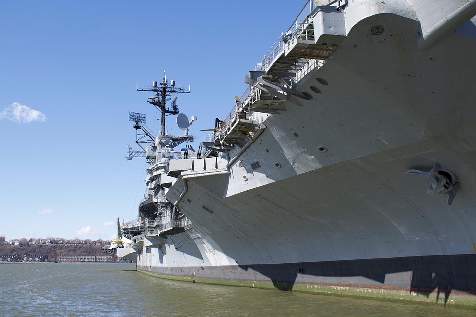 Trump sendet modernsten Flugzeugträger Richtung Iran: Steht Krieg bevor?